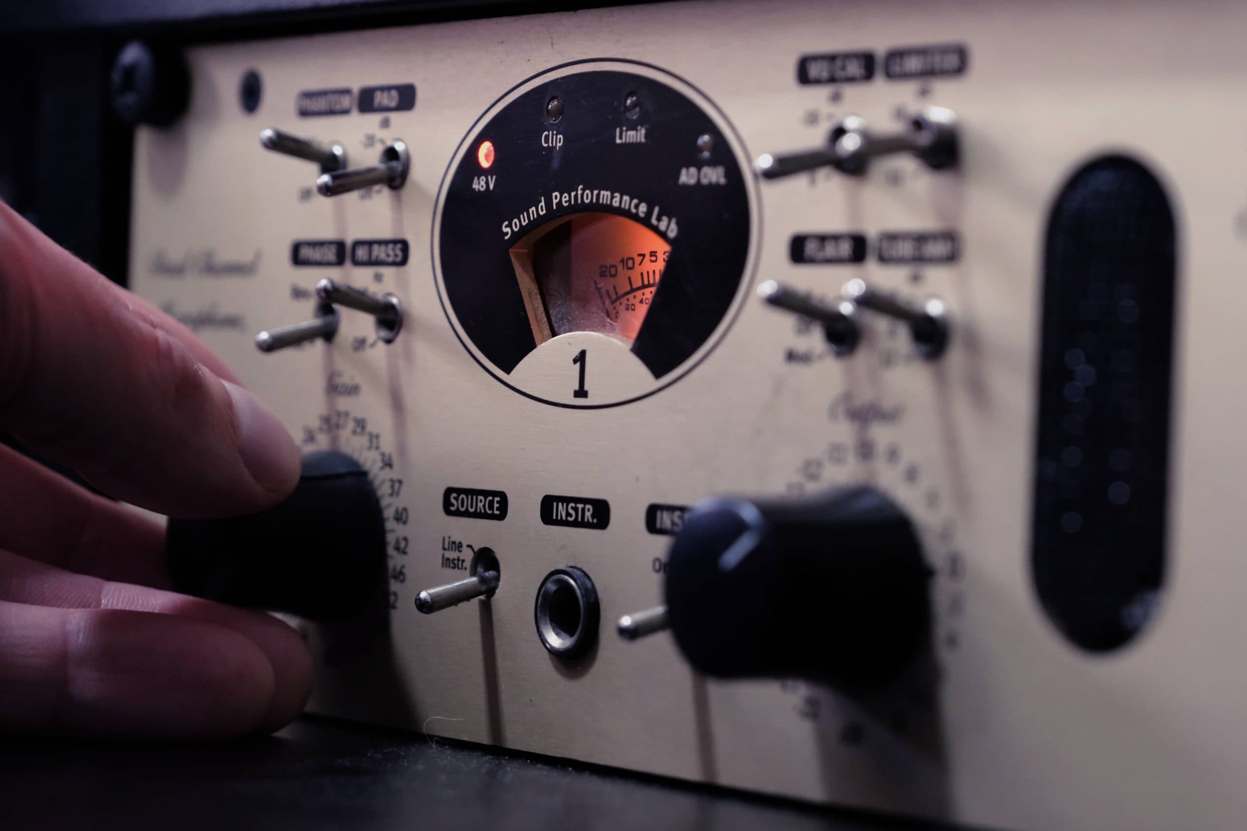 SPL preamp channel strip with analog VU meter